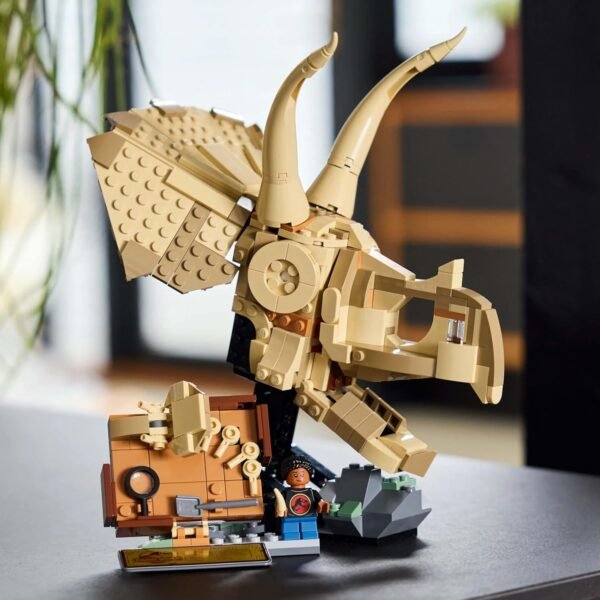 LEGO Jurassic World Dinosaur Fossils Triceratops Skull Model Set 76969 Building Blocks Toys for 9+ Gift for Boys and Girls  Amazon.in: Toys & Games - Image 4