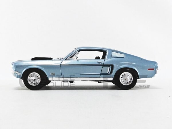 1953 STUDEBAKER BLUE STARLINER 118 DIECAST MODEL : Amazon.in: Toys & Games - Image 3